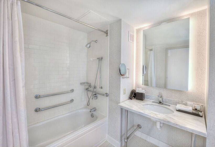 带2个双人床的标准工作室, Sheraton Baltimore Washington Airport   Bwi