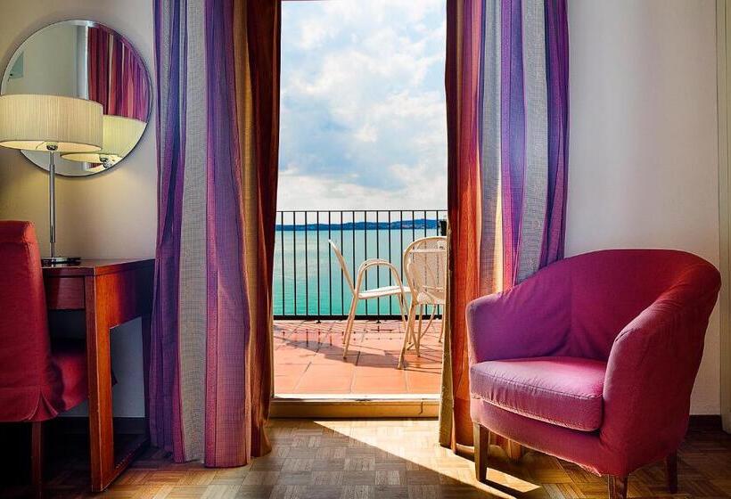 Номер Стандарт Вид на Озеро, Sirmione Terme