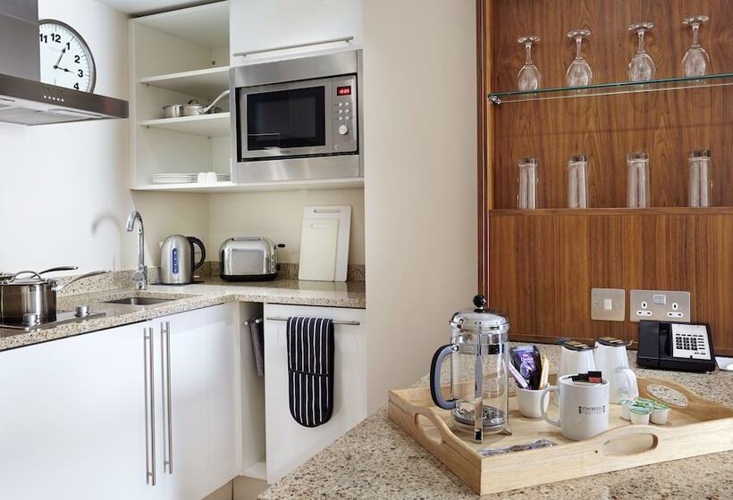 스탠다드 스튜디오, Staybridge Suites Newcastle, An Ihg