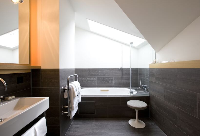 اتاق لوکس, The Omnia