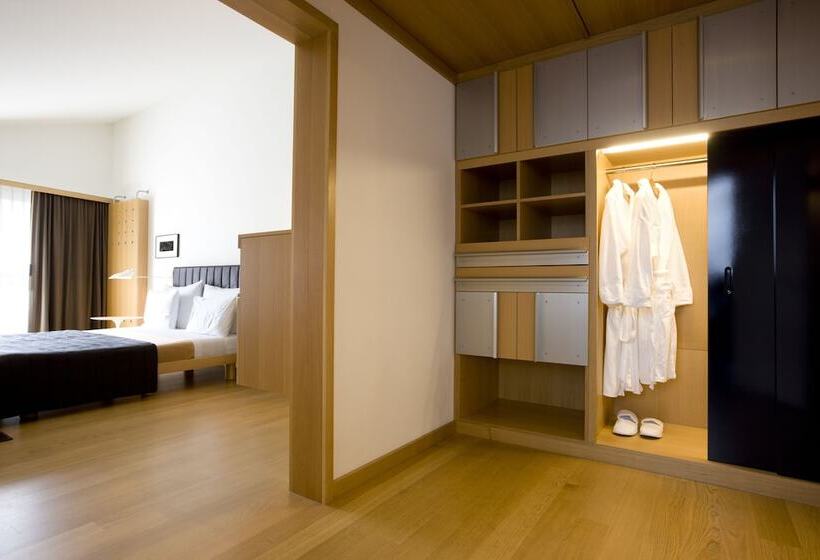 اتاق لوکس, The Omnia