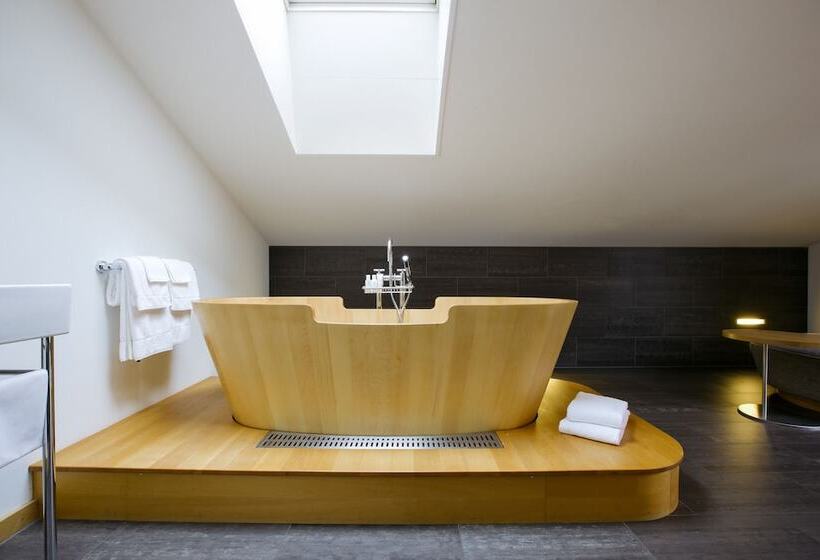 اتاق لوکس, The Omnia