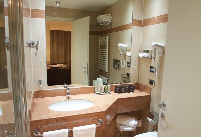 غرفة ديلوكس رباعية, Winter Garden Hotel Bergamo Airport