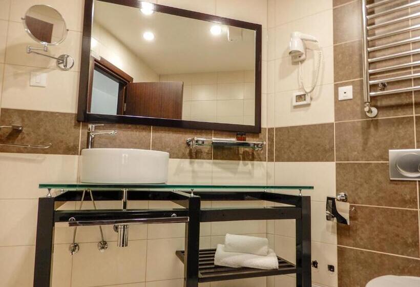 חדר סטנדרט יחיד, Diplomat