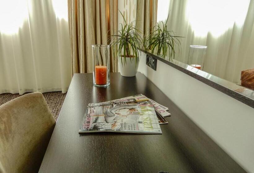 חדר סטנדרט יחיד, Diplomat