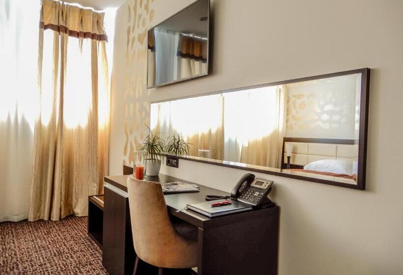 חדר דלוקס, Diplomat