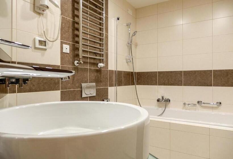 חדר דלוקס, Diplomat