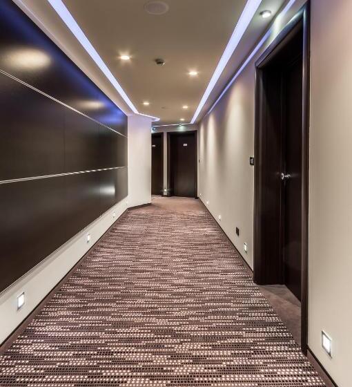 חדר סטנדרט מותאם לאדם עם מוגבלויות, Diplomat