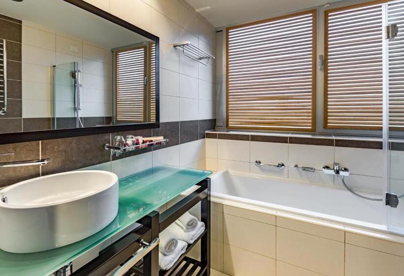 חדר סטנדרט, Diplomat