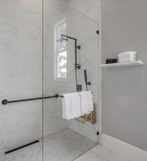 Номер Стандарт Адаптированный для Инвалидов, The George   Luxury Boutique Inn