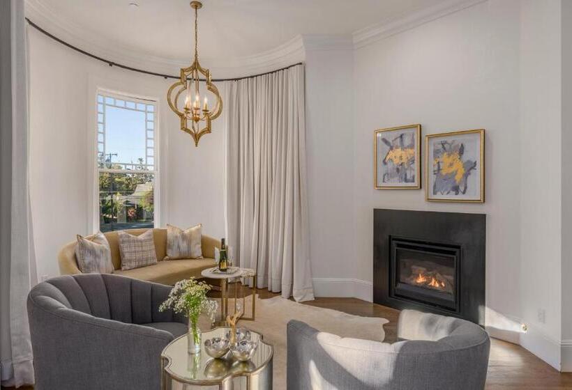 Президентский Люкс, The George   Luxury Boutique Inn