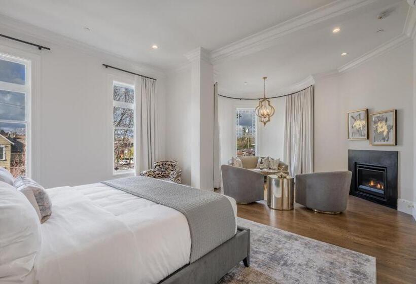 Президентский Люкс, The George   Luxury Boutique Inn