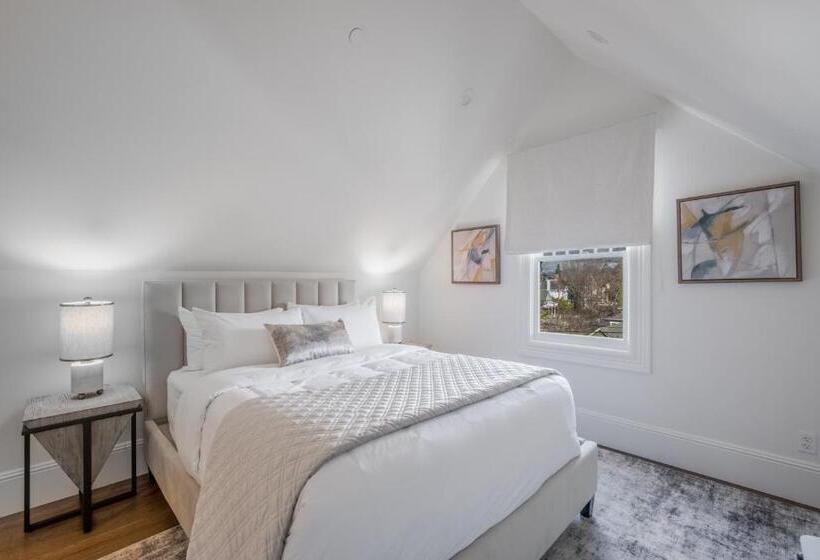 Номер Superior, The George   Luxury Boutique Inn