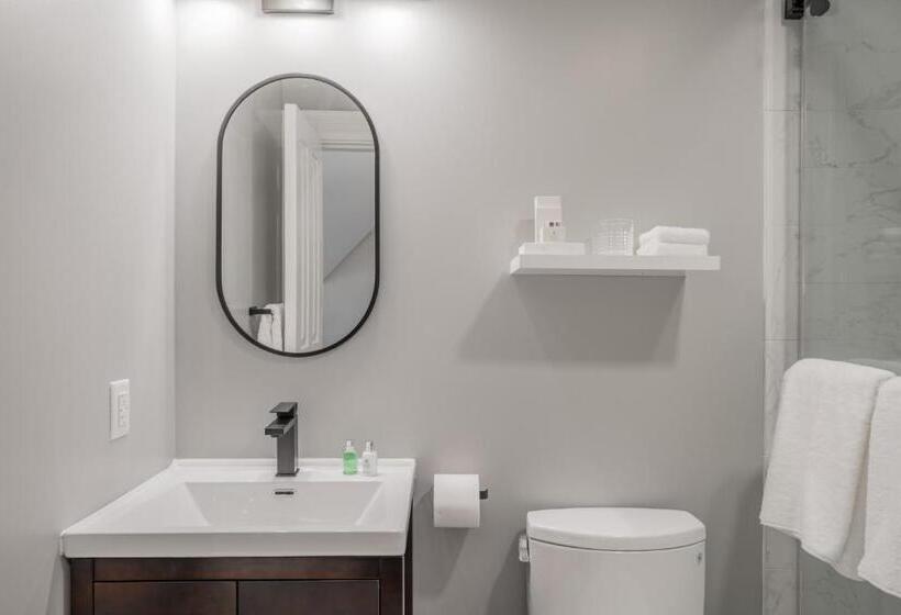 Номер Superior, The George   Luxury Boutique Inn