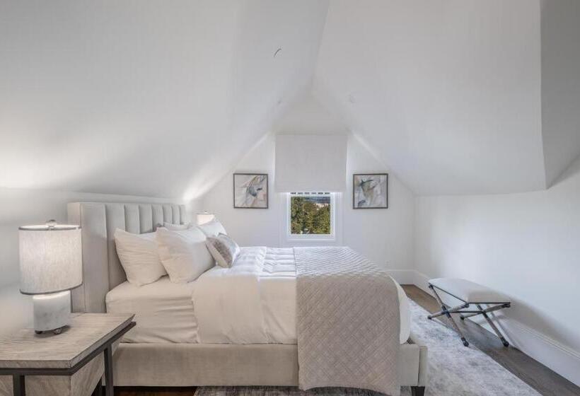 Номер Superior, The George   Luxury Boutique Inn