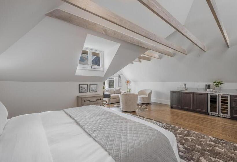 Люкс Superior, The George   Luxury Boutique Inn