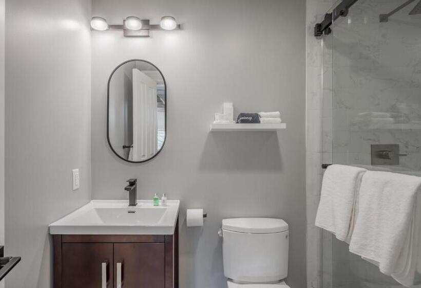 Люкс Superior, The George   Luxury Boutique Inn