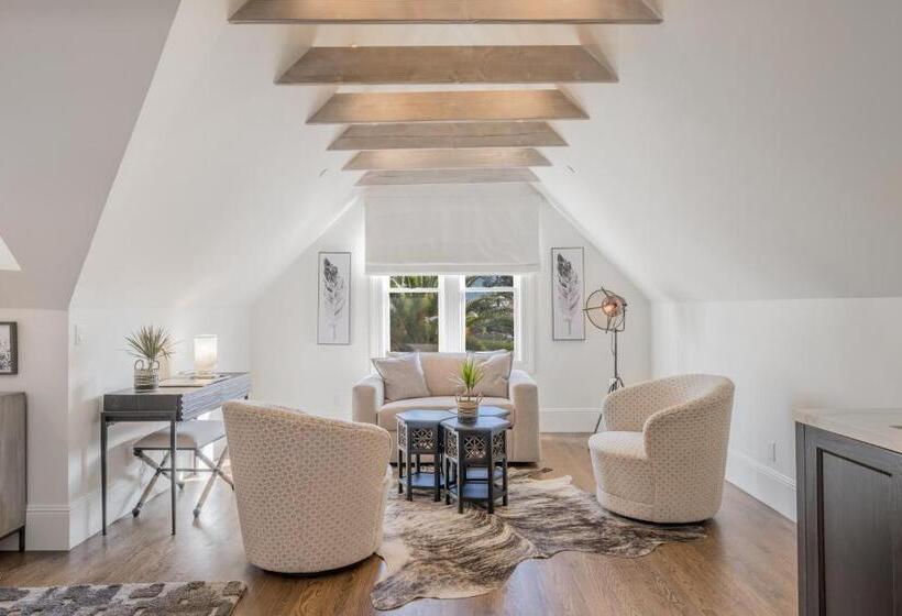 Люкс Superior, The George   Luxury Boutique Inn