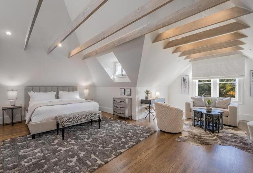 Люкс Superior, The George   Luxury Boutique Inn