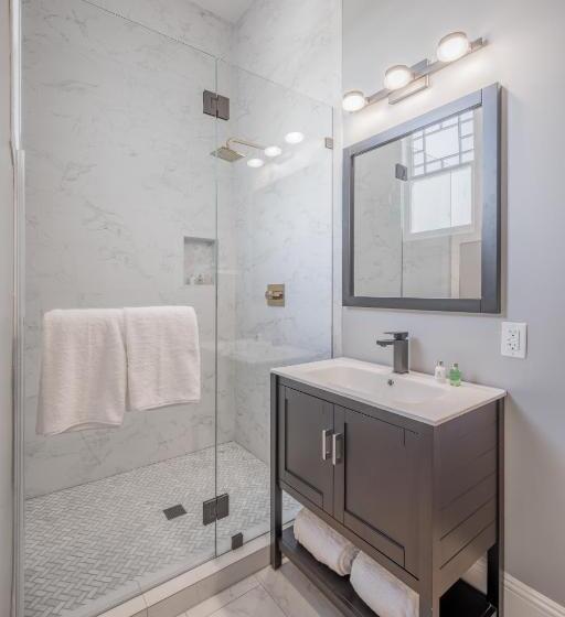 Номер Superior Кровать Кинг, The George   Luxury Boutique Inn