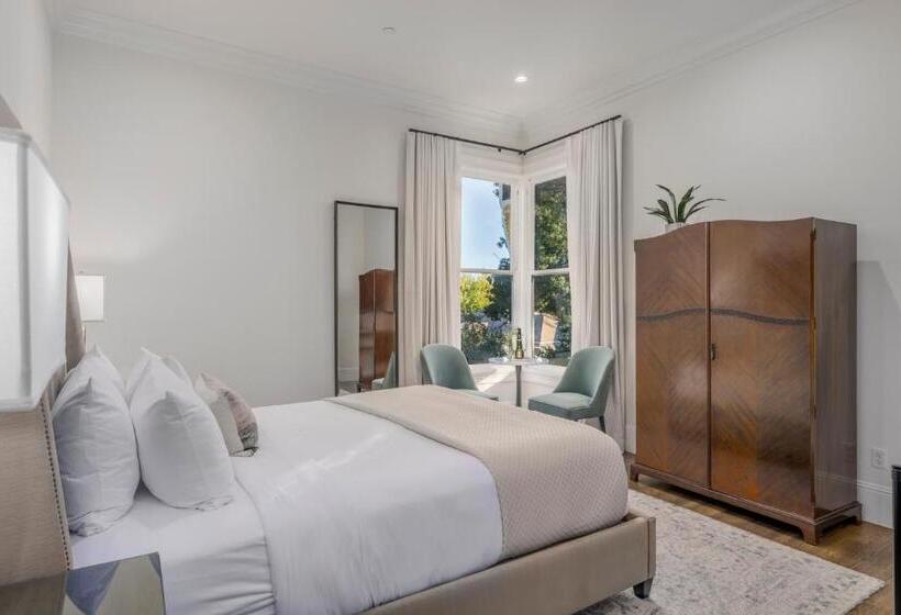 Номер Superior Кровать Кинг, The George   Luxury Boutique Inn