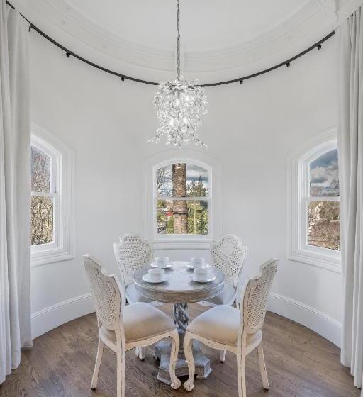 Люкс Superior, The George   Luxury Boutique Inn