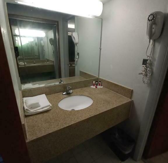 غرفة قياسية سرير كينج, Travelodge By Wyndham Petersburg