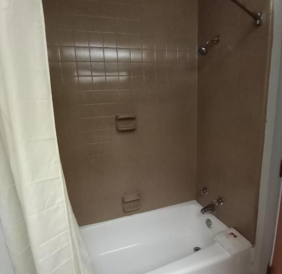 غرفة قياسية سرير كينج, Travelodge By Wyndham Petersburg