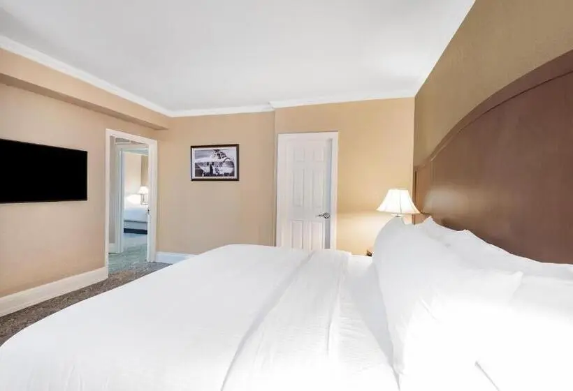سوئیت 2 خوابه, The Americus Hotel, Trademark Collection By Wyndham