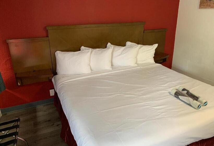 キングサイズベッドのスタンダードルーム, Rodeway Inn