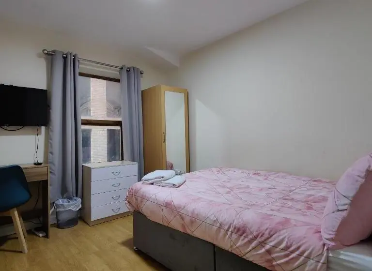 اتاق اکونومی, Liverpool City Centre Private Rooms Including Smart Tvs   With Shared Bathroom