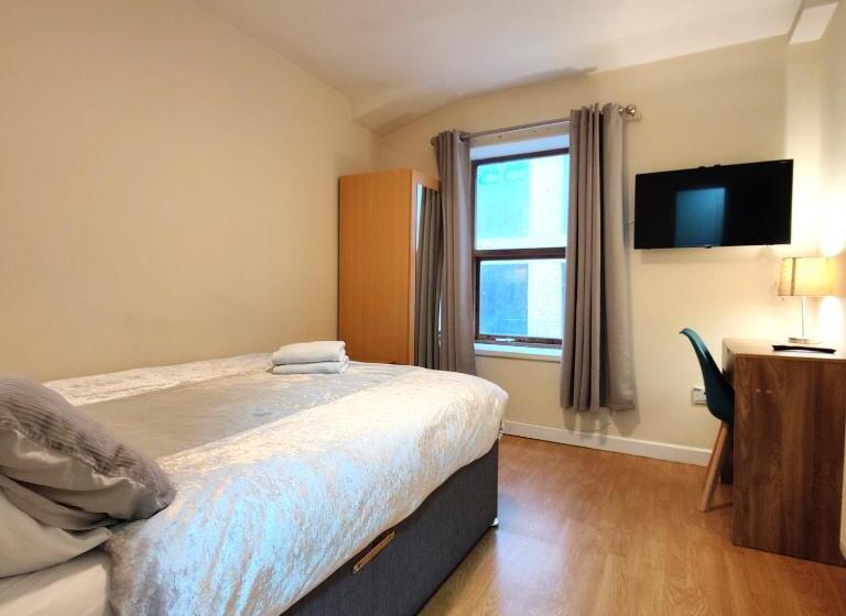 غرفة إقتصادية, Liverpool City Centre Private Rooms Including Smart Tvs   With Shared Bathroom