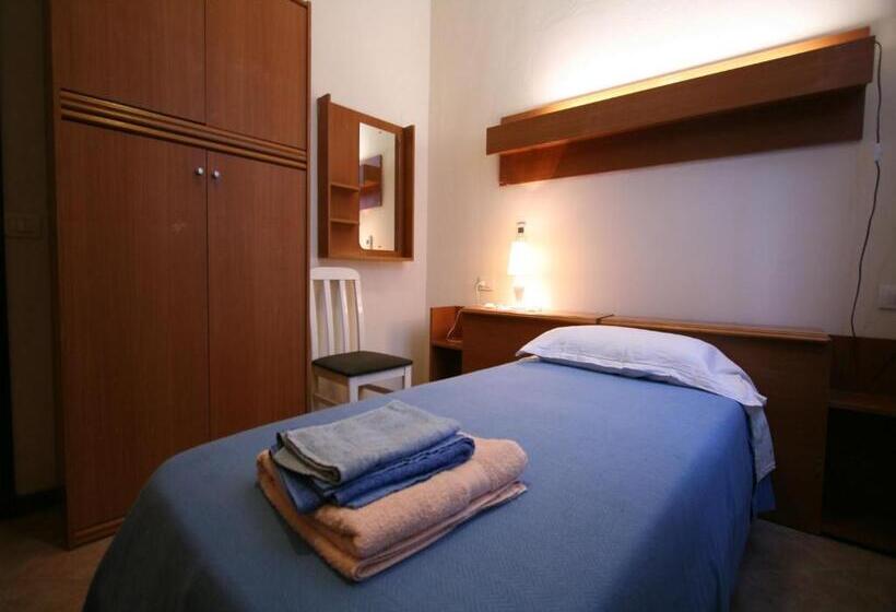 اتاق استاندارد یک تخته با سرویس بهداشتی مشترک, Casa Billi