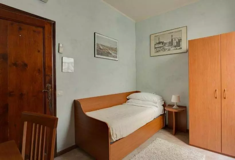 اتاق استاندارد یک تخته با سرویس بهداشتی مشترک, Casa Billi