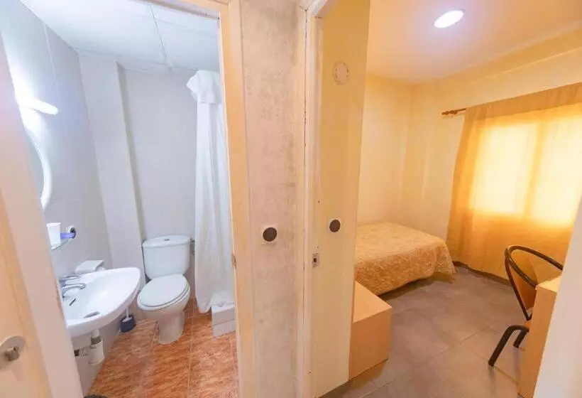 اتاق استاندارد یک نفره, Hostal Virginia