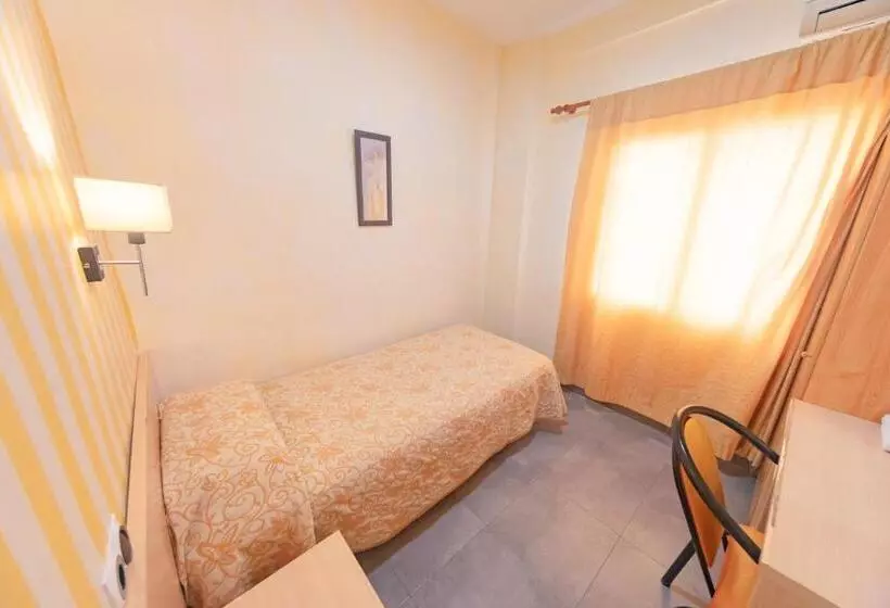 اتاق استاندارد یک نفره, Hostal Virginia