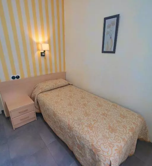اتاق استاندارد یک نفره, Hostal Virginia