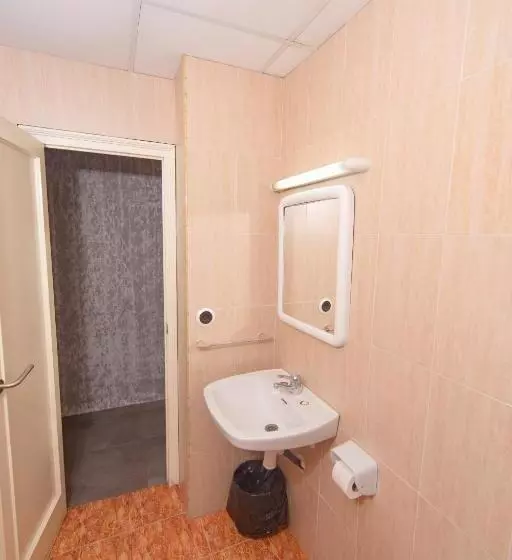 اتاق استاندارد چهار تخته, Hostal Virginia