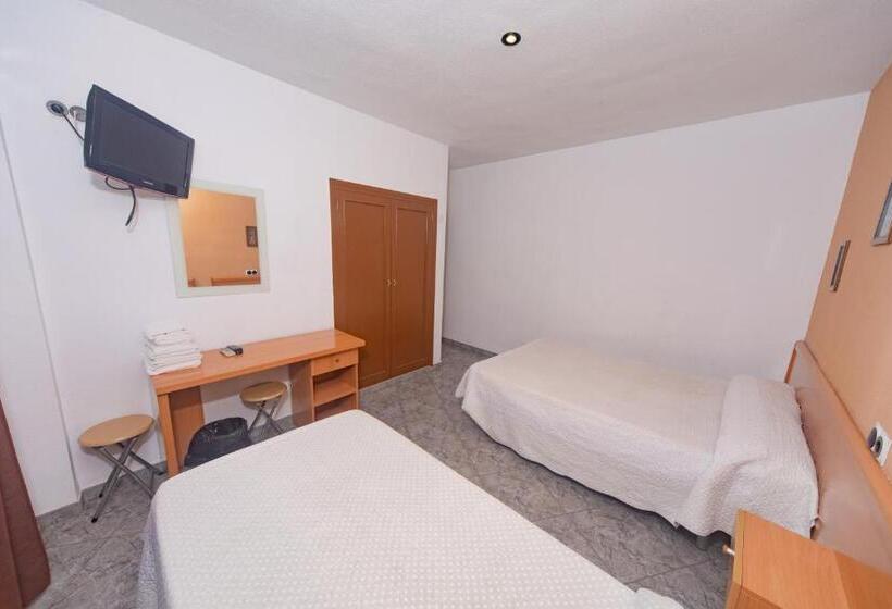 Номер Стандарт Трехместный, Hostal Virginia