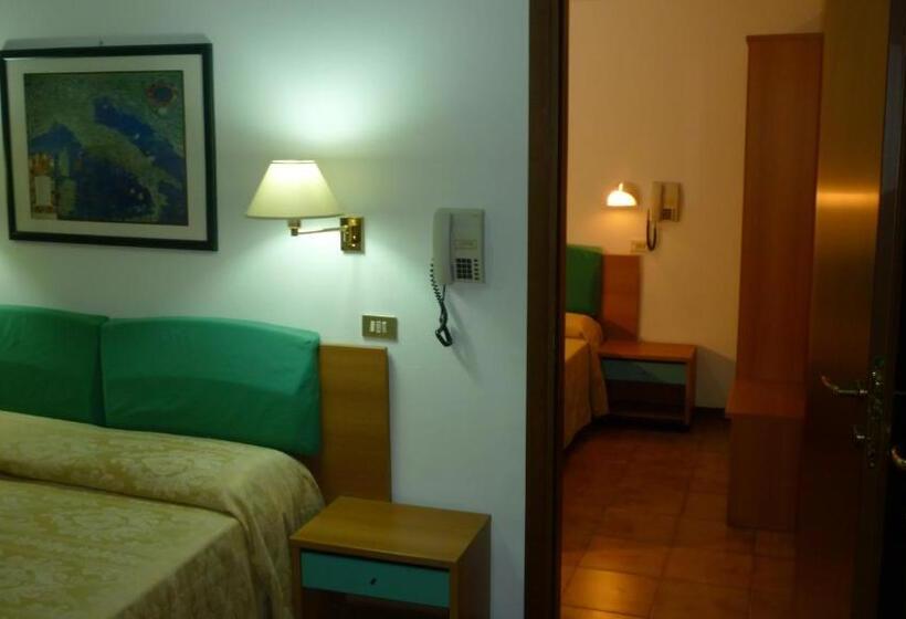 חדר משפחתי, Avana Mare