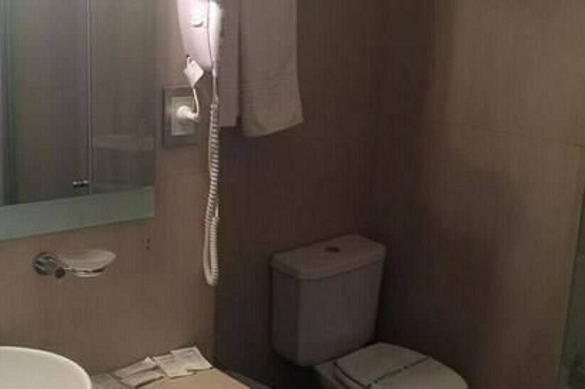 اتاق استاندارد سه نفره, Columbia Palace