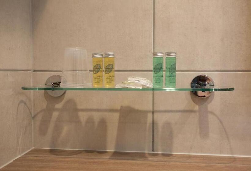 디럭스 4인 룸, Cruachan