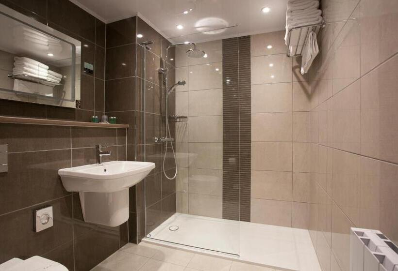 디럭스 4인 룸, Cruachan