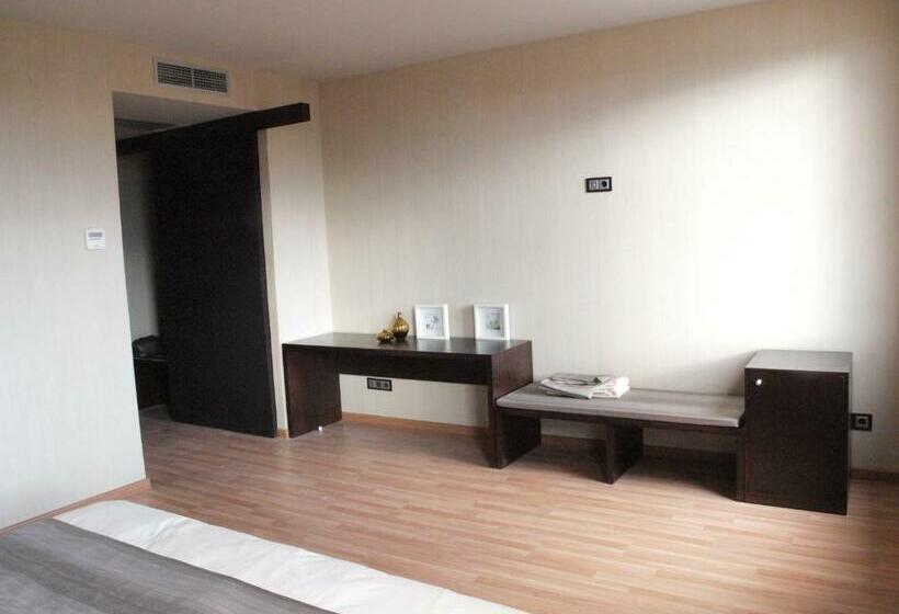 اتاق استاندارد, Dinastia