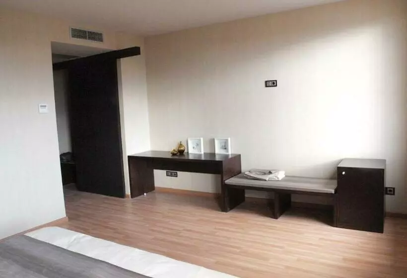 اتاق استاندارد, Dinastia