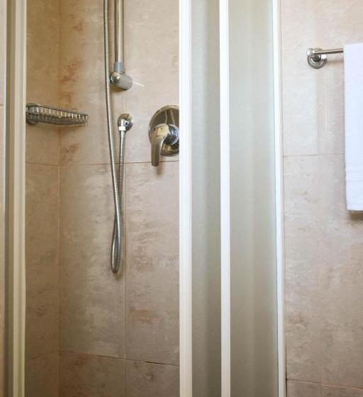 스탠다드 트리플 룸, Embassy