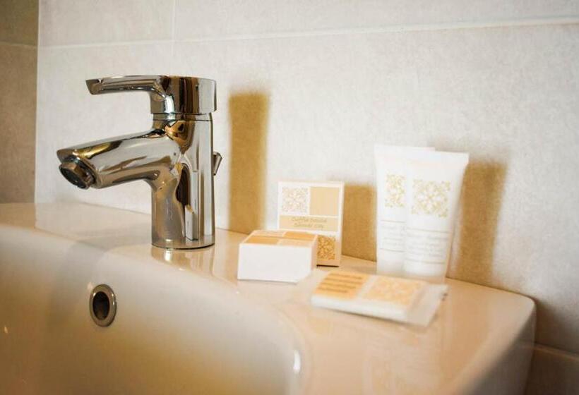 4인용 스탠다드 룸, Embassy