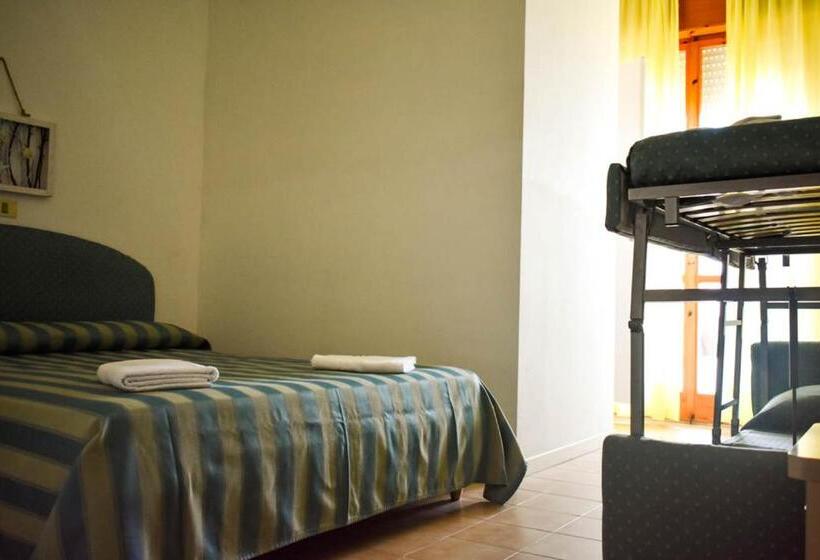 4인용 스탠다드 룸, Embassy