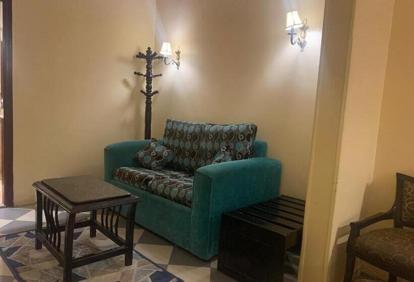 اتاق سوپریور سه تخته, Holidays Express