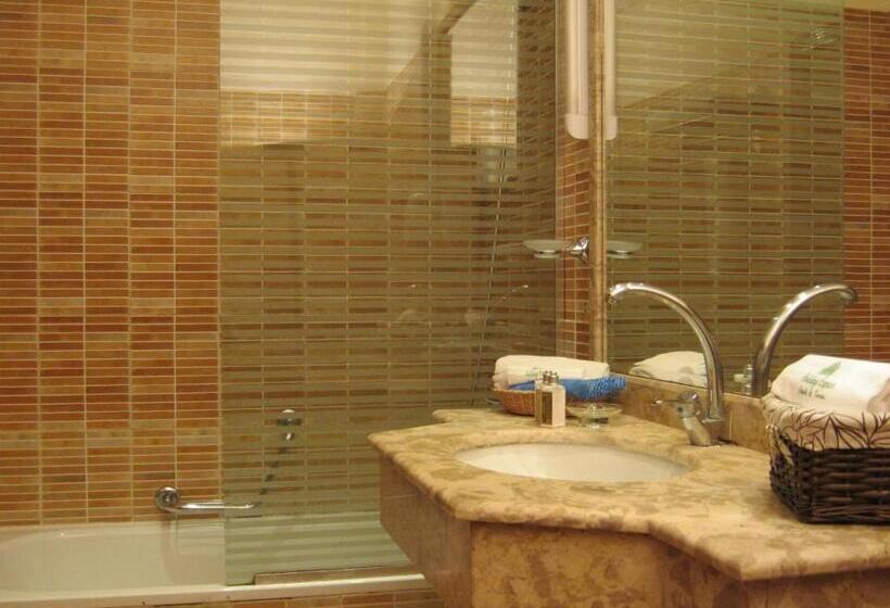 اتاق سوپریور سه تخته, Holidays Express